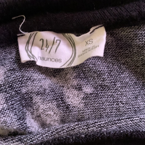 Woman’s sweater. 24/7 Maurice’s. Size XSmall - Picture 2 of 2